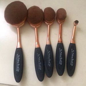 A brush set by My makeup brush Set.